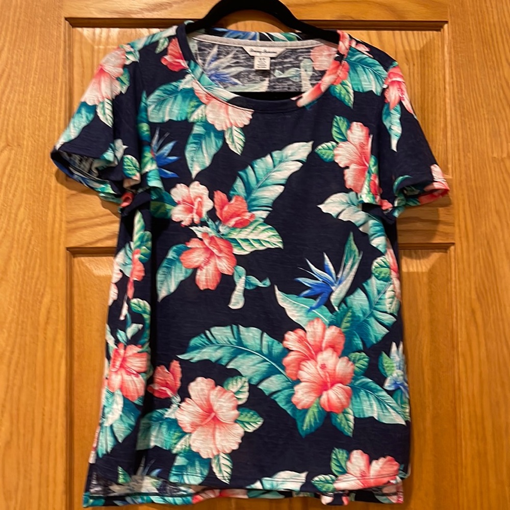 Tommy Bahama women’s size S floral top w/ navy background- like new condition